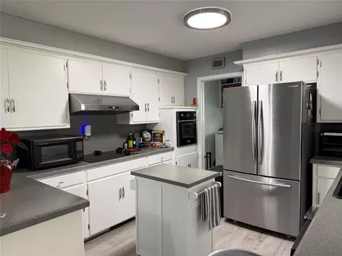 Kitchen - 1301 Vine St, Norman, OK 73072 photo 2 of 3