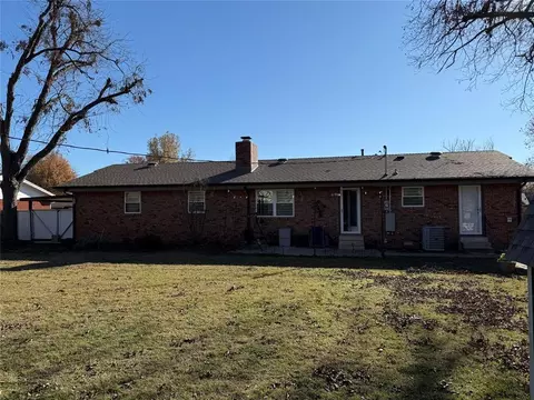 Exterior - 1301 Vine St, Norman, OK 73072 photo 2 of 3