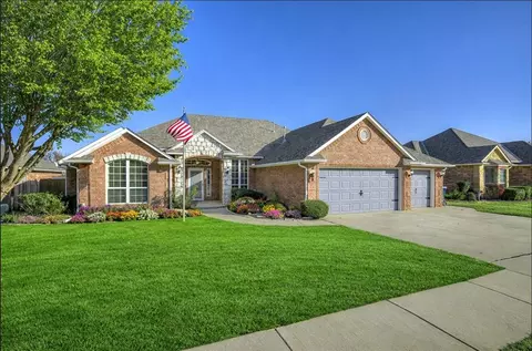 9200 Stacy Lynn Ln, Yukon, OK 73099