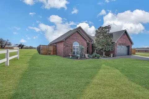 606 E 3rd St, Elk City, OK 73644