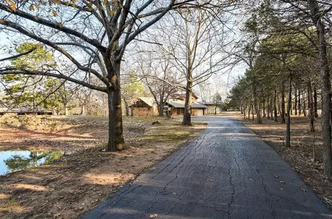 6900 Saddle Rd, Edmond, OK 73034