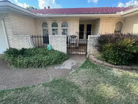 900 Amity Ln, El Reno, OK 73036