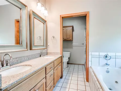 Bath - 9708 Deep Fork Dr, Norman, OK 73026 photo 2 of 7