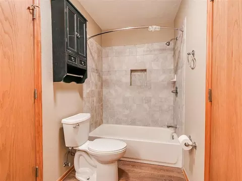 Bath - 9708 Deep Fork Dr, Norman, OK 73026 photo 6 of 7