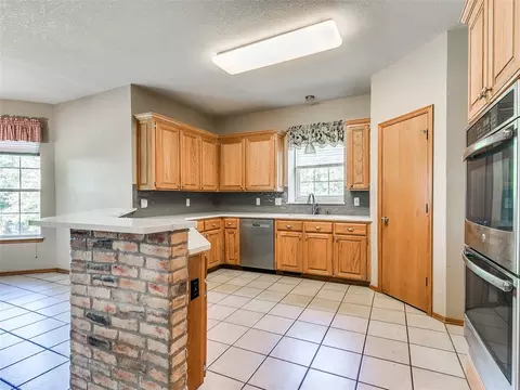Kitchen - 9708 Deep Fork Dr, Norman, OK 73026 photo 2 of 6
