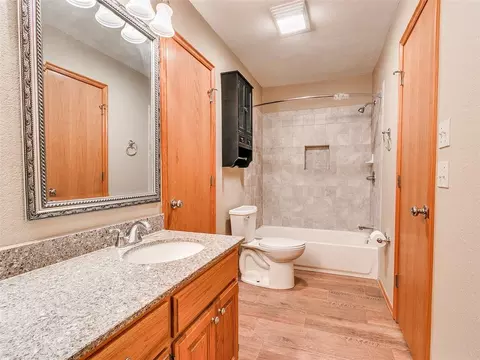 Bath - 9708 Deep Fork Dr, Norman, OK 73026 photo 7 of 7