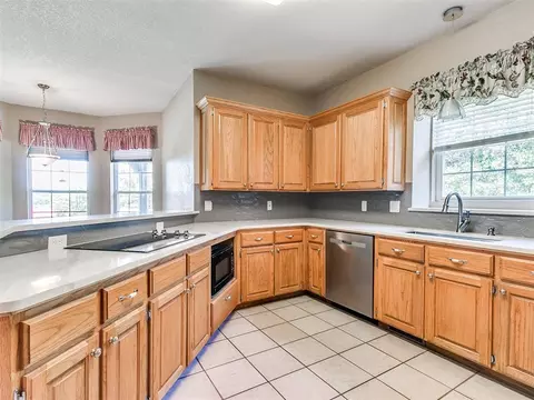 Kitchen - 9708 Deep Fork Dr, Norman, OK 73026 photo 3 of 6