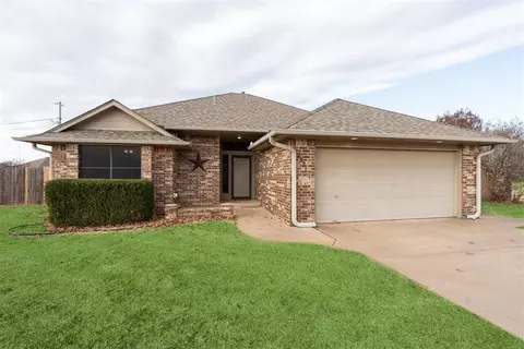 2521 Highland Dr, Moore, OK 73160