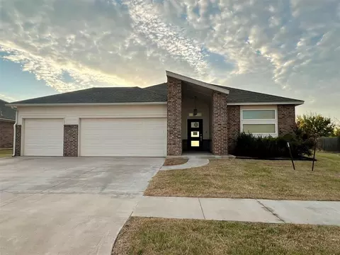1801 Sara Vista Dr, Yukon, OK 73099