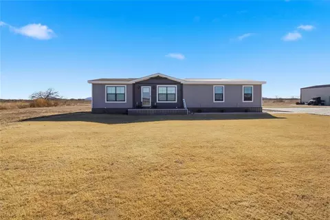 20838 E 1400 Rd, Lone Wolf, OK 73655