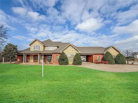 1419 W Royal Oaks Rd, Pauls Valley, OK 73075