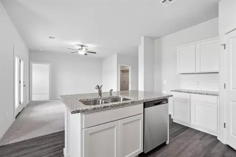 Kitchen - 1018 Prairie Dr, Tuttle, OK 73089 photo 5 of 6