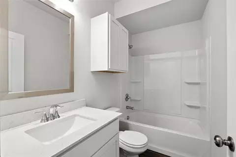 Bath - 1018 Prairie Dr, Tuttle, OK 73089 photo 4 of 4