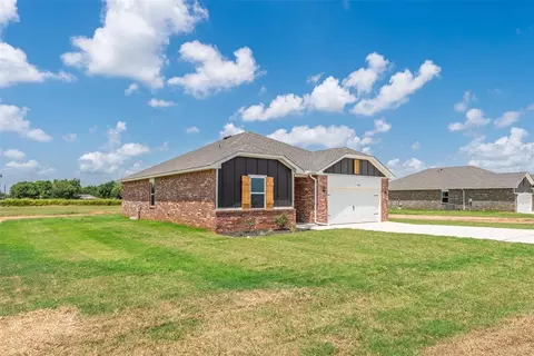 Exterior - 1018 Prairie Dr, Tuttle, OK 73089 photo 3 of 9