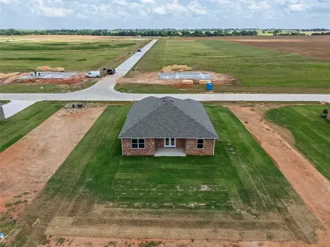 View/Area - 1018 Prairie Dr, Tuttle, OK 73089 photo 5 of 8
