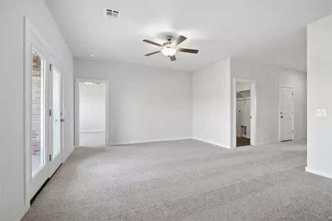 Living - 1018 Prairie Dr, Tuttle, OK 73089 photo 4 of 4