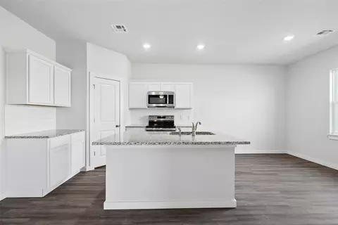 Kitchen - 1018 Prairie Dr, Tuttle, OK 73089 photo 1 of 6