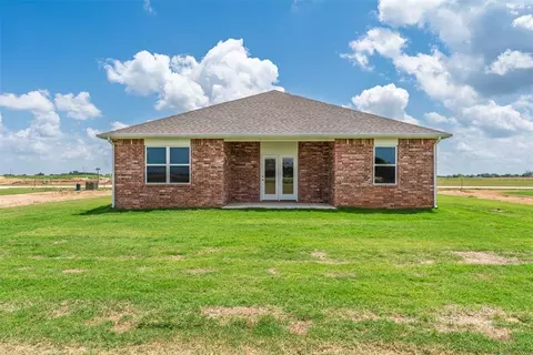 Exterior - 1018 Prairie Dr, Tuttle, OK 73089 photo 8 of 9