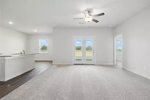 Living - 1018 Prairie Dr, Tuttle, OK 73089 photo 1 of 4