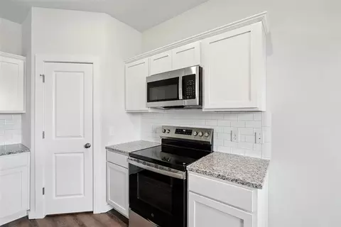 Kitchen - 1018 Prairie Dr, Tuttle, OK 73089 photo 6 of 6