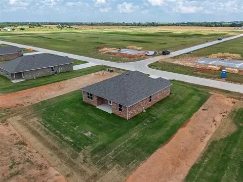 View/Area - 1018 Prairie Dr, Tuttle, OK 73089 photo 4 of 8