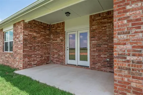Exterior - 1018 Prairie Dr, Tuttle, OK 73089 photo 6 of 9