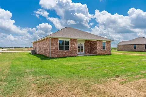 Exterior - 1018 Prairie Dr, Tuttle, OK 73089 photo 9 of 9