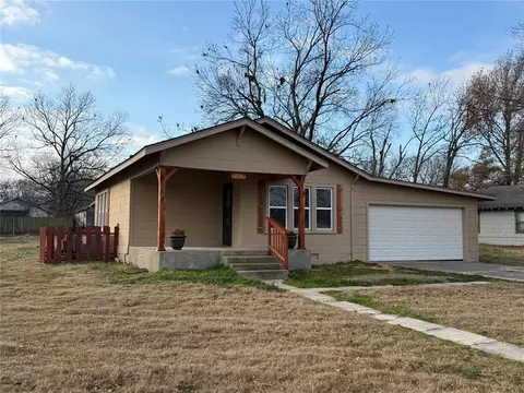 224 E 3rd St, Wewoka, OK 74884