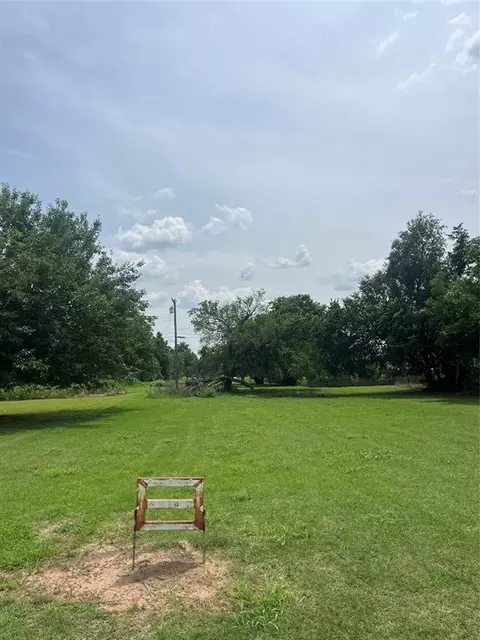 W Sanderson Street, Crescent, OK 73028