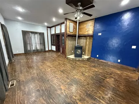 Living - 312 E 7th St, Paden, OK 74860 photo 1 of 3
