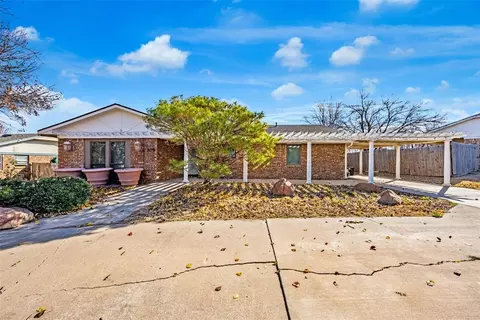 109 Sunny Ln, Elgin, OK 73538