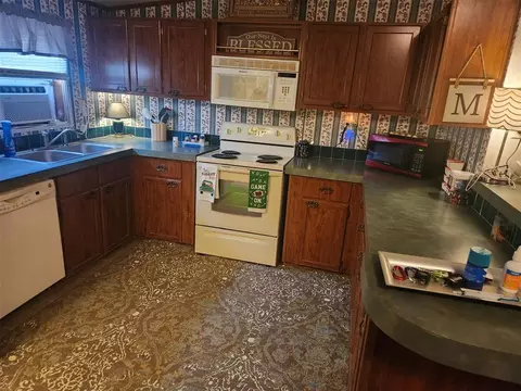 Kitchen - 314 Pine St, Wilson, OK 73463 photo 2 of 2
