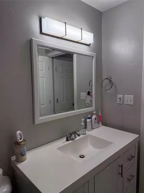 Bath - 508 E Wallace St, Shawnee, OK 74801 photo 3 of 4