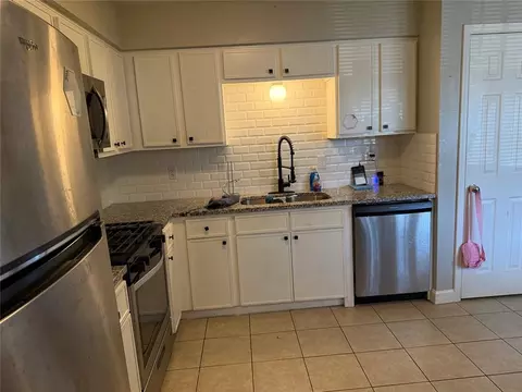 Kitchen - 508 E Wallace St, Shawnee, OK 74801 photo 2 of 4