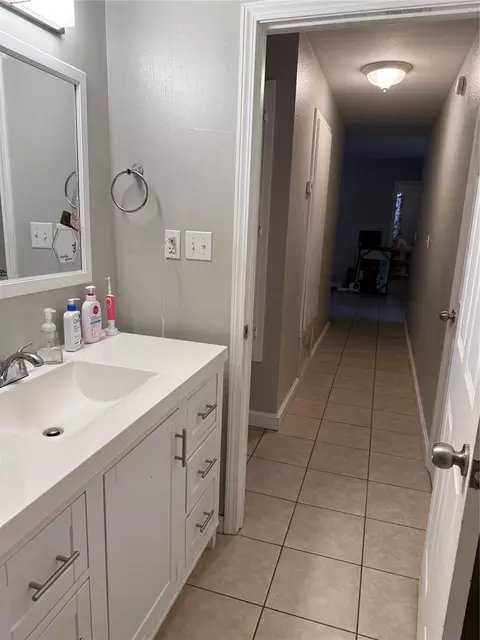 Entry Way - 508 E Wallace St, Shawnee, OK 74801 photo 2 of 2