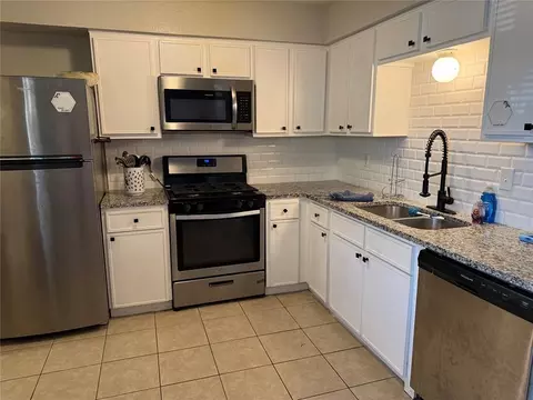 Kitchen - 508 E Wallace St, Shawnee, OK 74801 photo 4 of 4