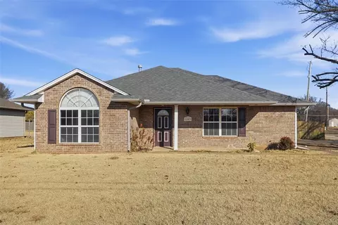 1003 W Oak St, Stroud, OK 74079