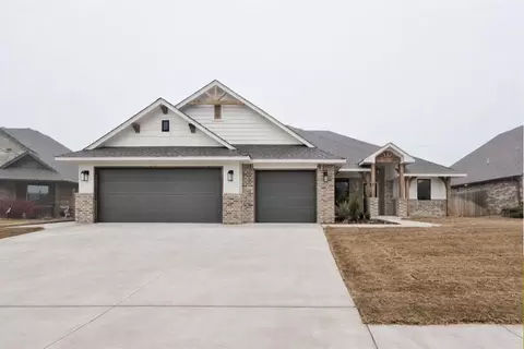 4609 Hambletonian Ln, Mustang, OK 73064
