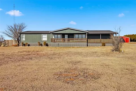 21821 E 1390 Rd, Hobart, OK 73651