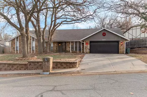 2216 E 37th St, Edmond, OK 73013