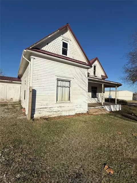 103 W 5th St, Stroud, OK 74079