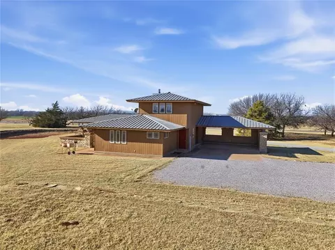 Exterior - 1722 N Myers Rd, Apache, OK 73006 photo 4 of 6