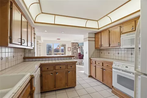 Kitchen - 1722 N Myers Rd, Apache, OK 73006 photo 2 of 2