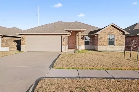 8800 Arman Dr, Yukon, OK 73099