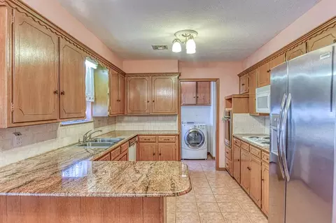 Kitchen - 1801 Thorton St, Norman, OK 73069 photo 2 of 7