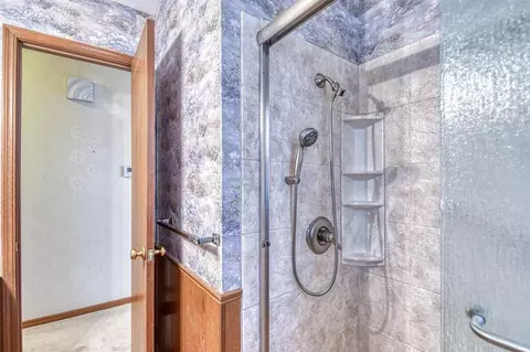 Bath - 1801 Thorton St, Norman, OK 73069 photo 4 of 4