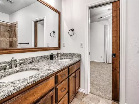 Bath - 1433 Bay Bridge Ct, Edmond, OK 73034 photo 5 of 7