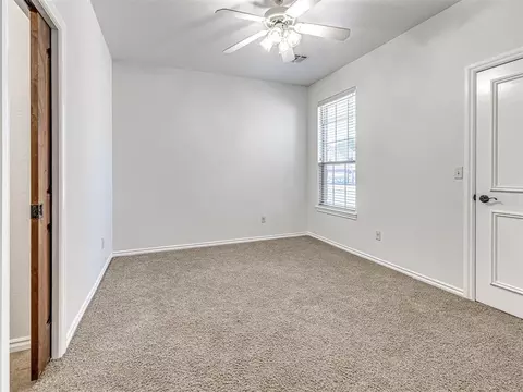 Bedroom - 1433 Bay Bridge Ct, Edmond, OK 73034 photo 3 of 6