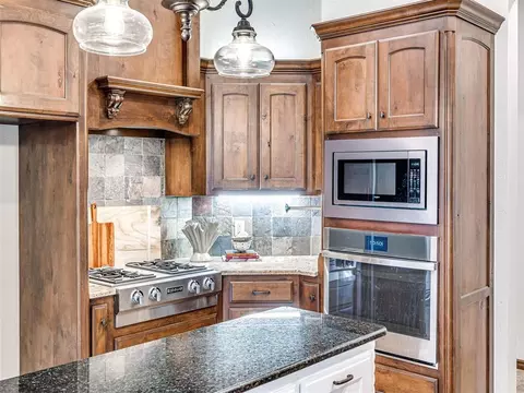 Kitchen - 1433 Bay Bridge Ct, Edmond, OK 73034 photo 2 of 4