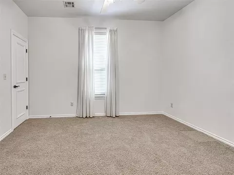 Bedroom - 1433 Bay Bridge Ct, Edmond, OK 73034 photo 5 of 6